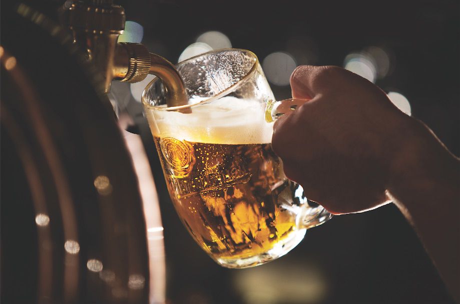 ¿POR QUE LOS JÓVENES DE HOY EN DÍA CONSUMEN ALCOHOL A TEMPRANA EDAD?